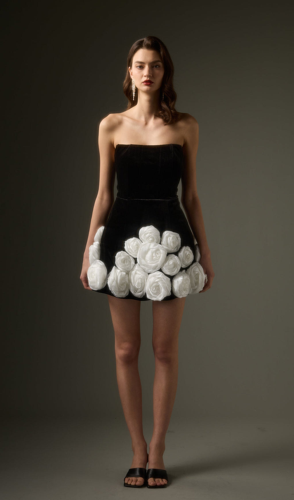 Vestido Mini Negro Off Shoulder con Flores