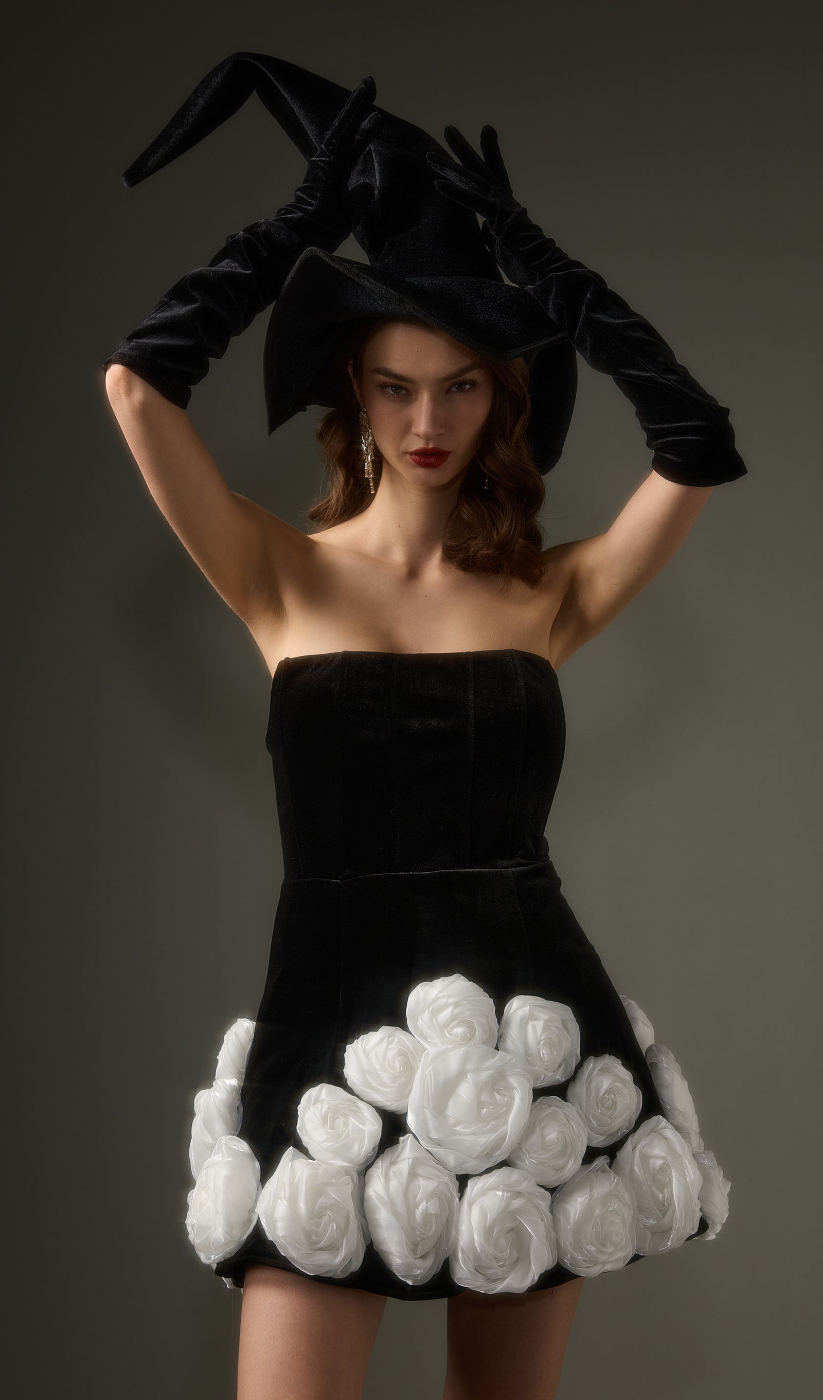 Vestido Mini Negro Off Shoulder con Flores