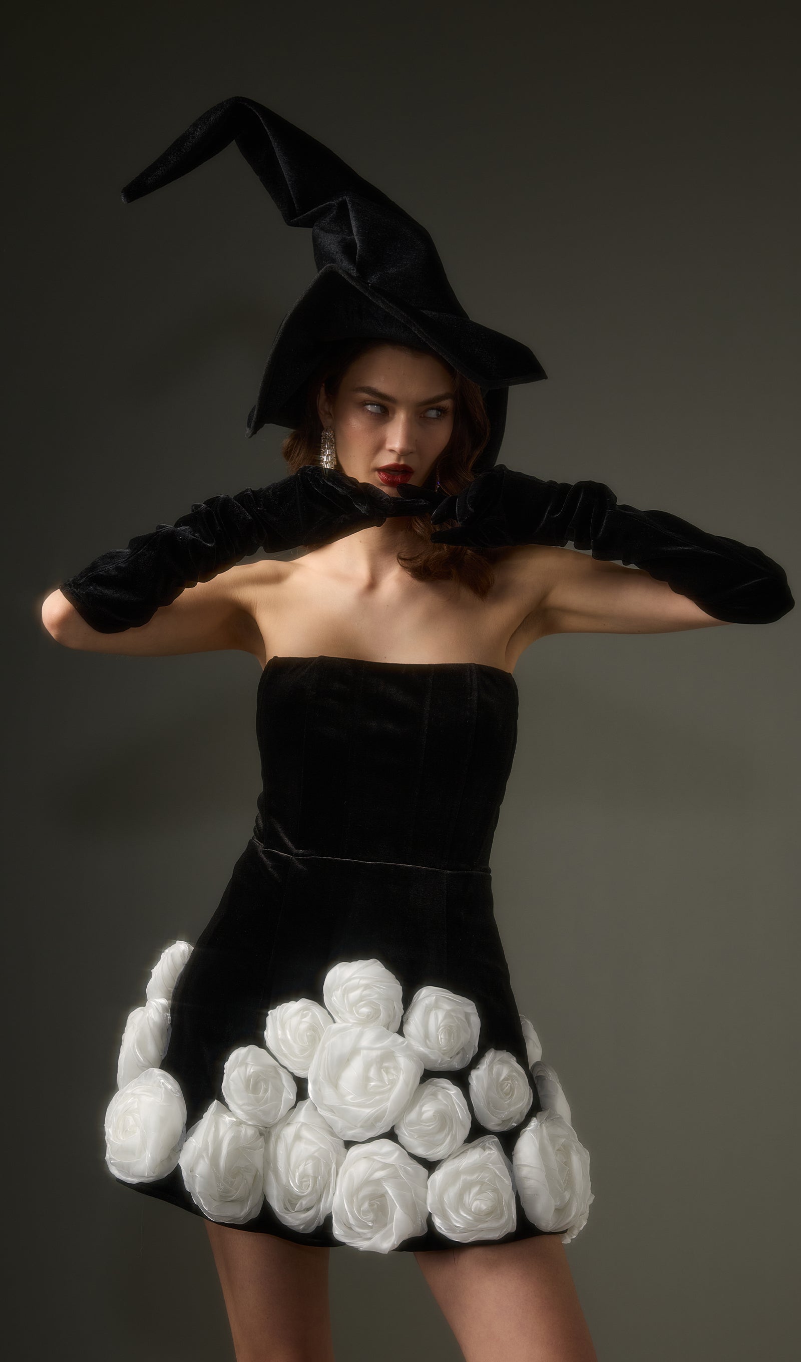 Vestido Mini Negro Off Shoulder con Flores