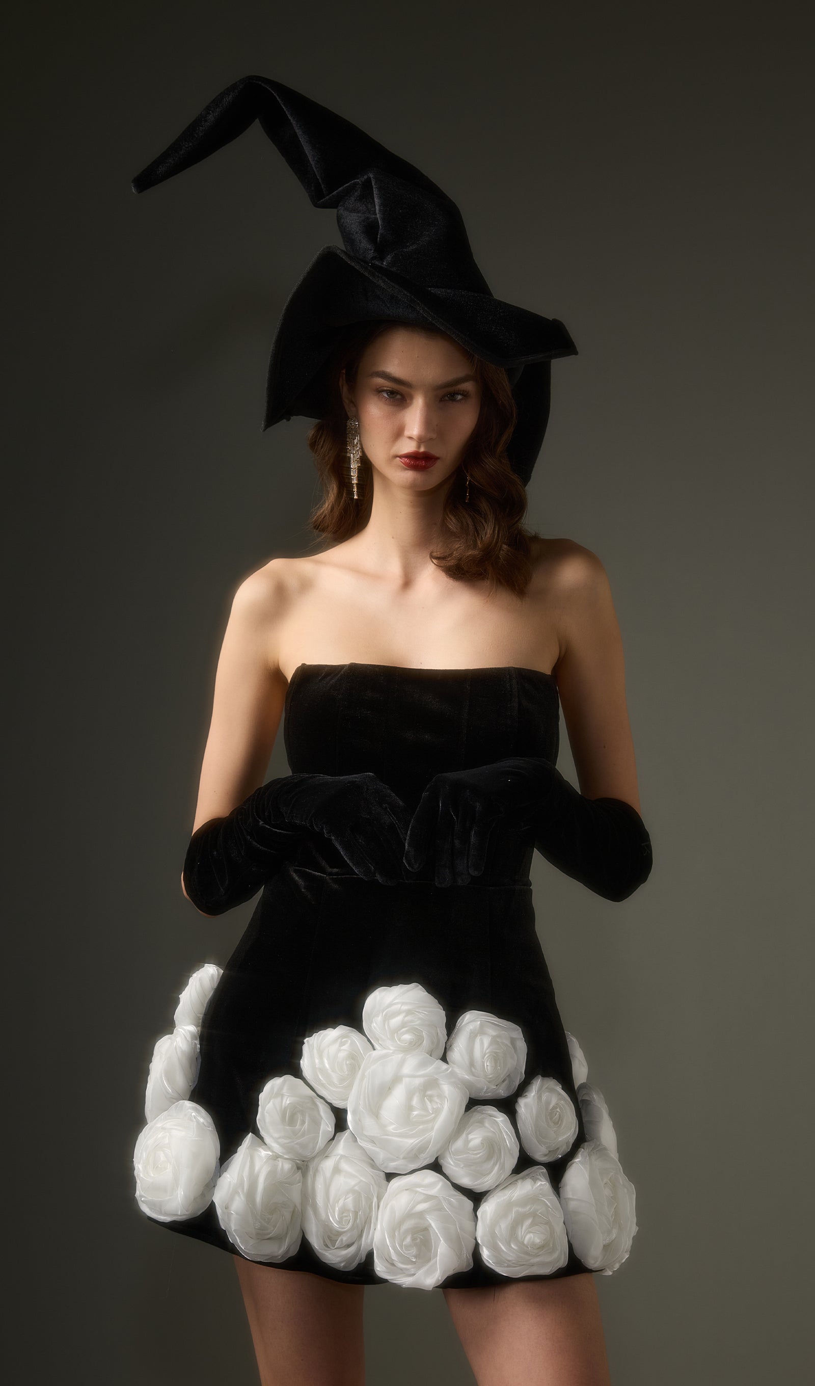 Vestido Mini Negro Off Shoulder con Flores