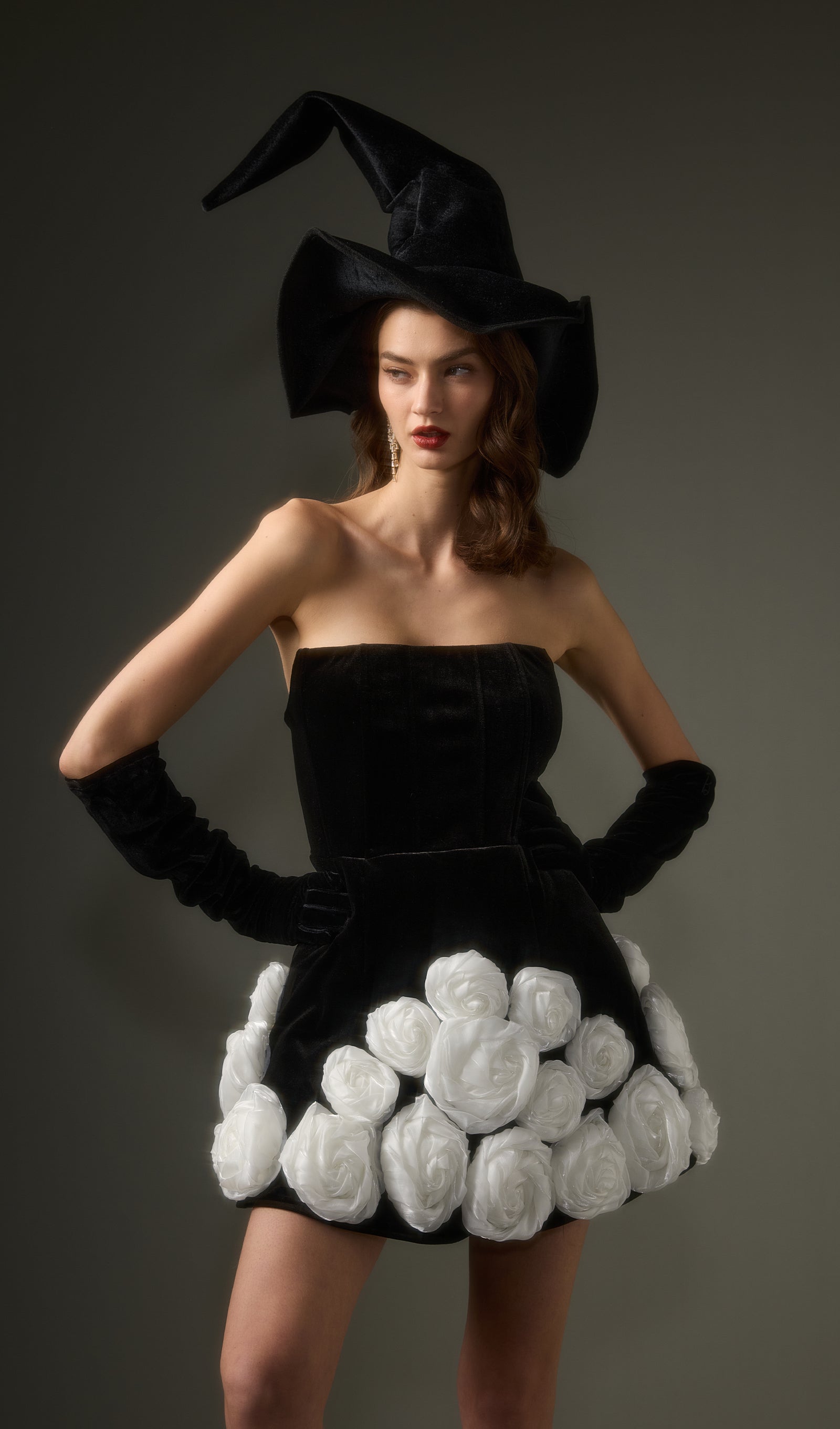 Vestido Mini Negro Off Shoulder con Flores