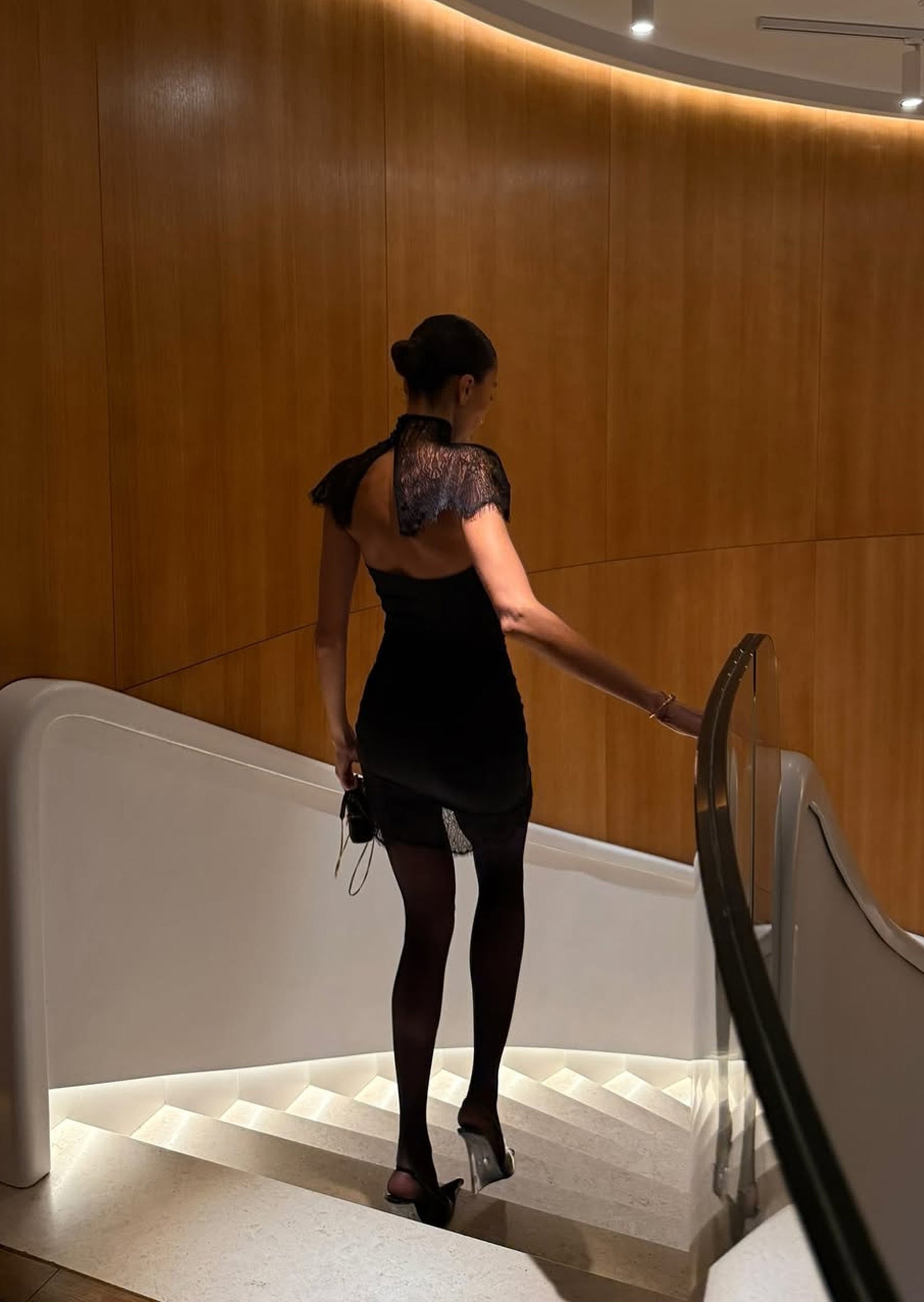 Conjunto de Mini Vestido Sin Tirantes con Encaje