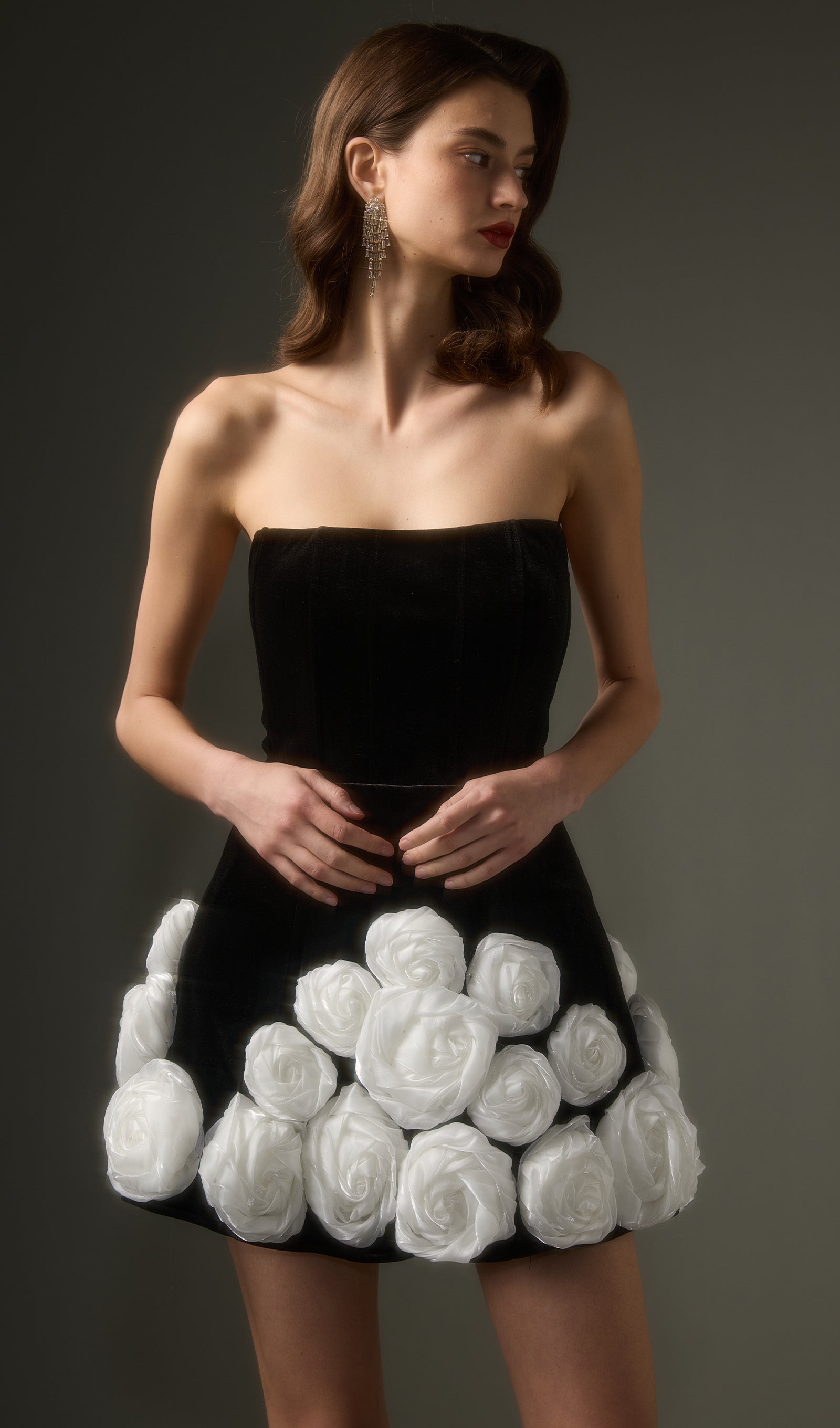 Vestido Mini Negro Off Shoulder con Flores